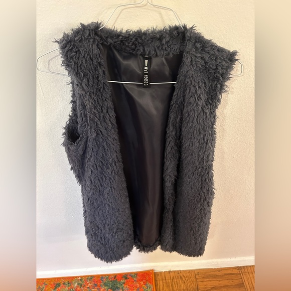 Design Lab Navy Faux Fur Vest - Picture 1 of 3